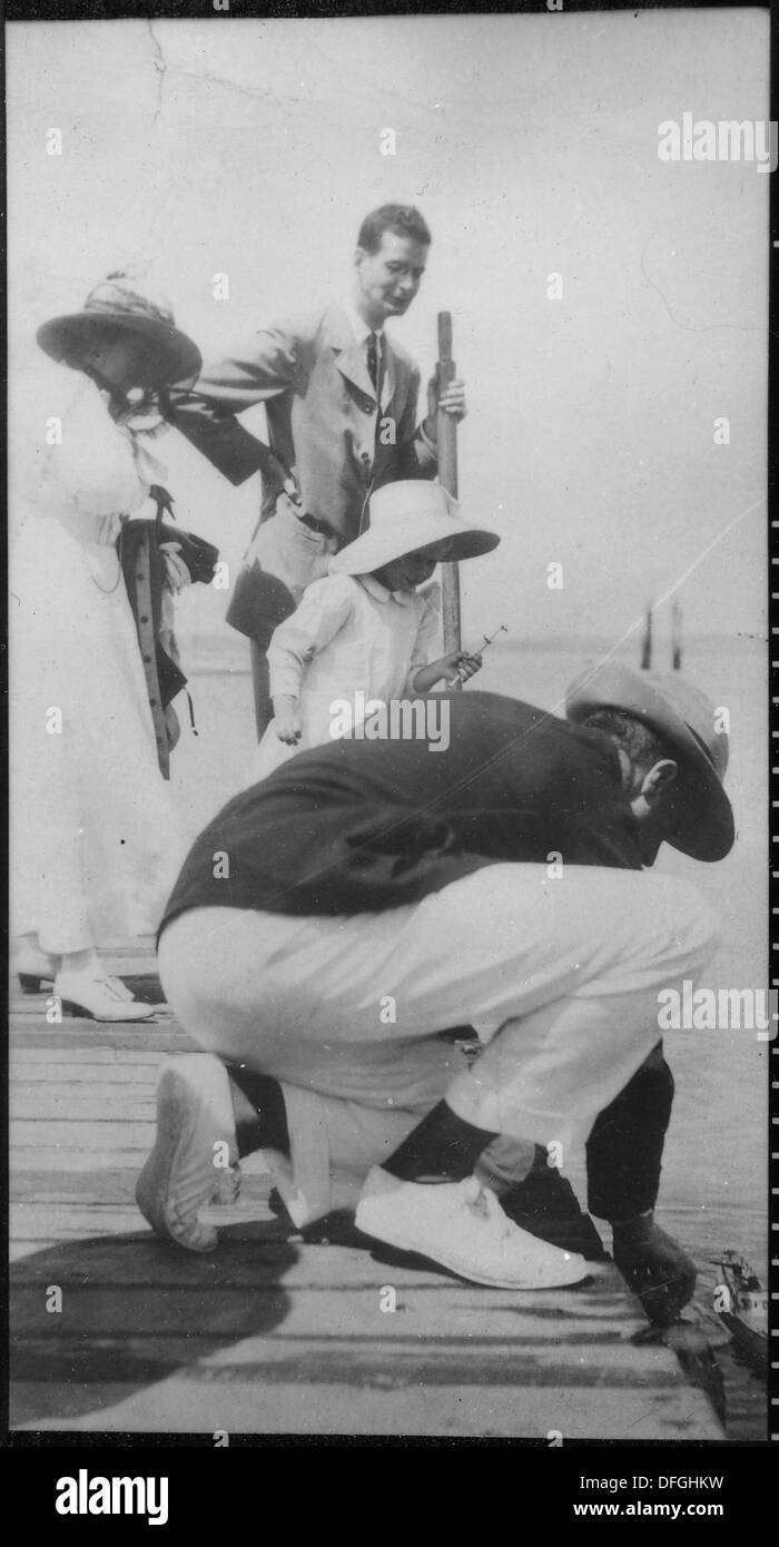 Franklin D. Roosevelt wird mit Anna, Laura F. Delano und Harry S. Hooker bei einem Besuch in Campobello im Jahr 1966 dargestellt, was einen wichtigen politischen und persönlichen Moment markiert. Stockfoto