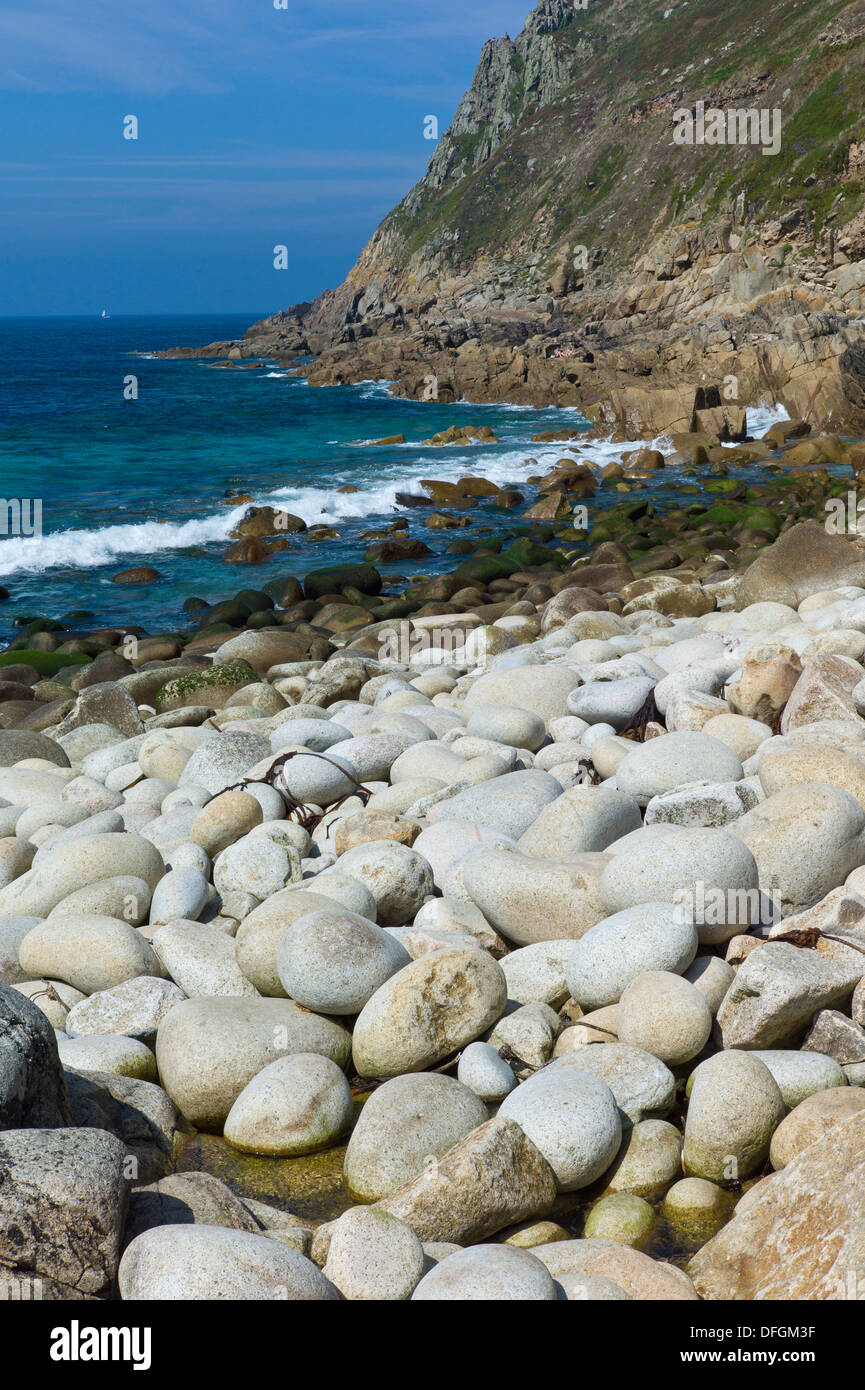 Granitfelsen am Kinderbett Valley Beach, Porth Nanven in der Nähe von St Just, Cornwall, England, UK Credit: David Levenson/Alamy Stockfoto