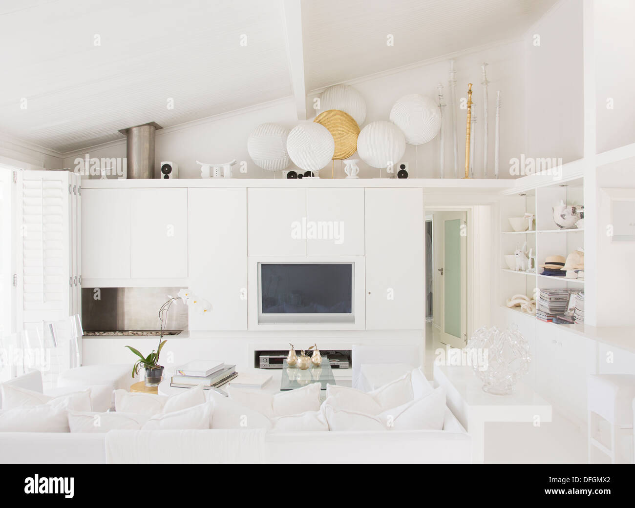 Weiße, moderne Wohnzimmer Stockfoto