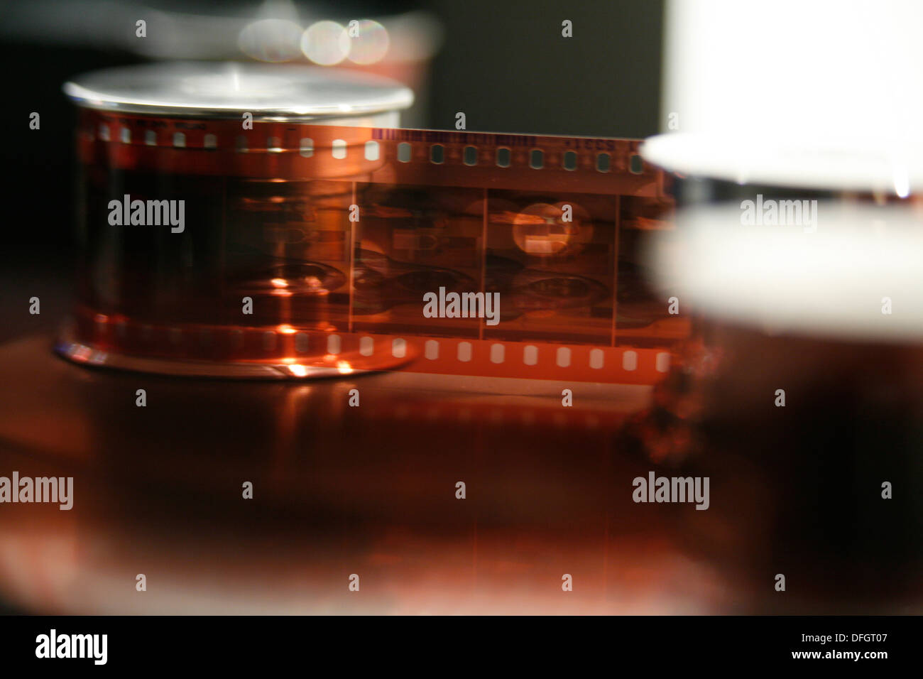 Cine Film durchlaufen eine TeleCine-Maschine und auf Video übertragen Stockfoto