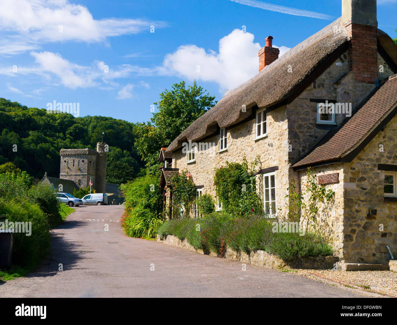 Reetdachhaus und St Winifred Kirche, Branscombe Devon England Stockfoto