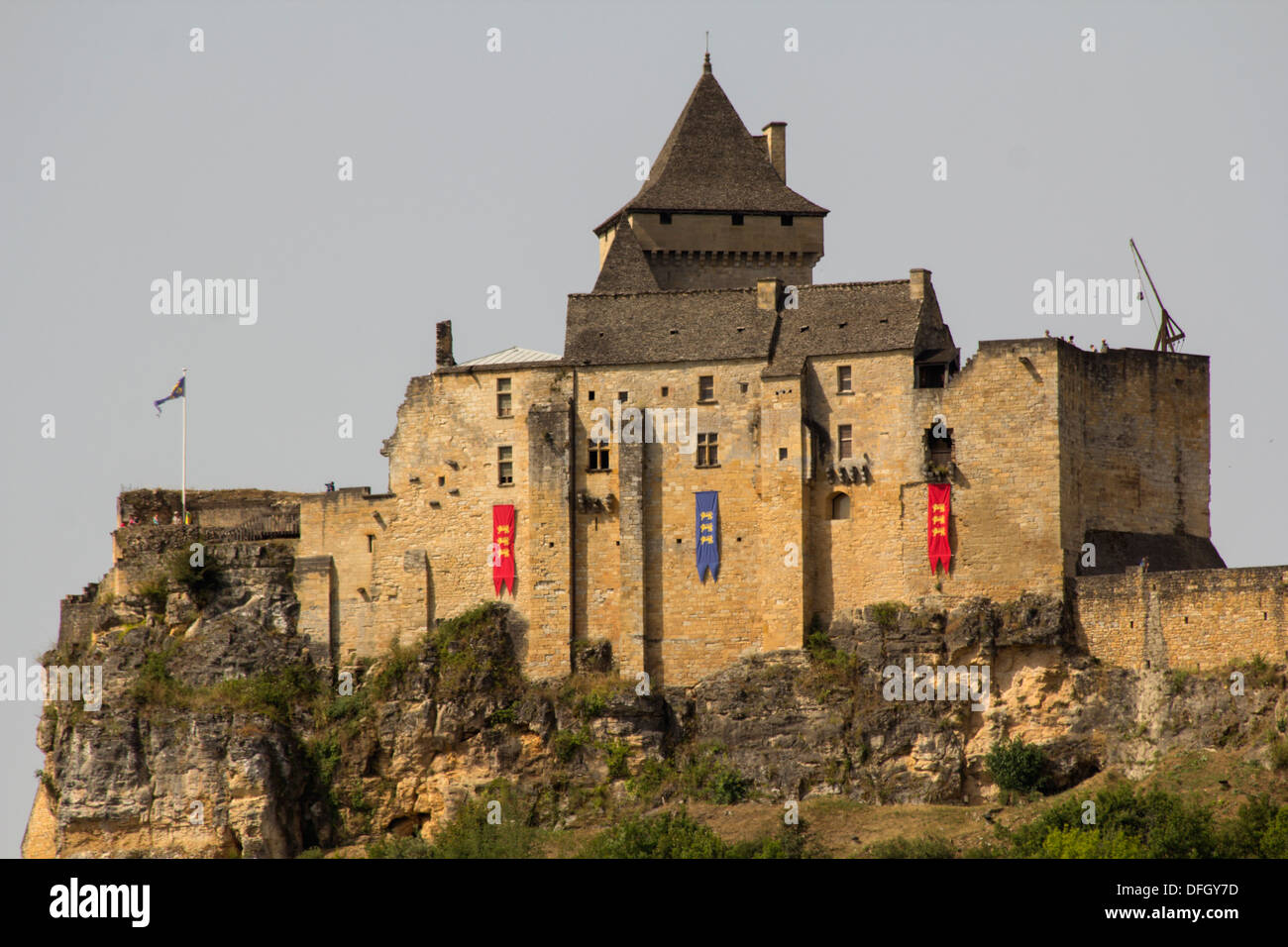 Château de Castelnaud, offiziell im Jahre 1966, als eine historische Stätte aufgeführt steht hoch über dem Tal der Dordogne. Stockfoto