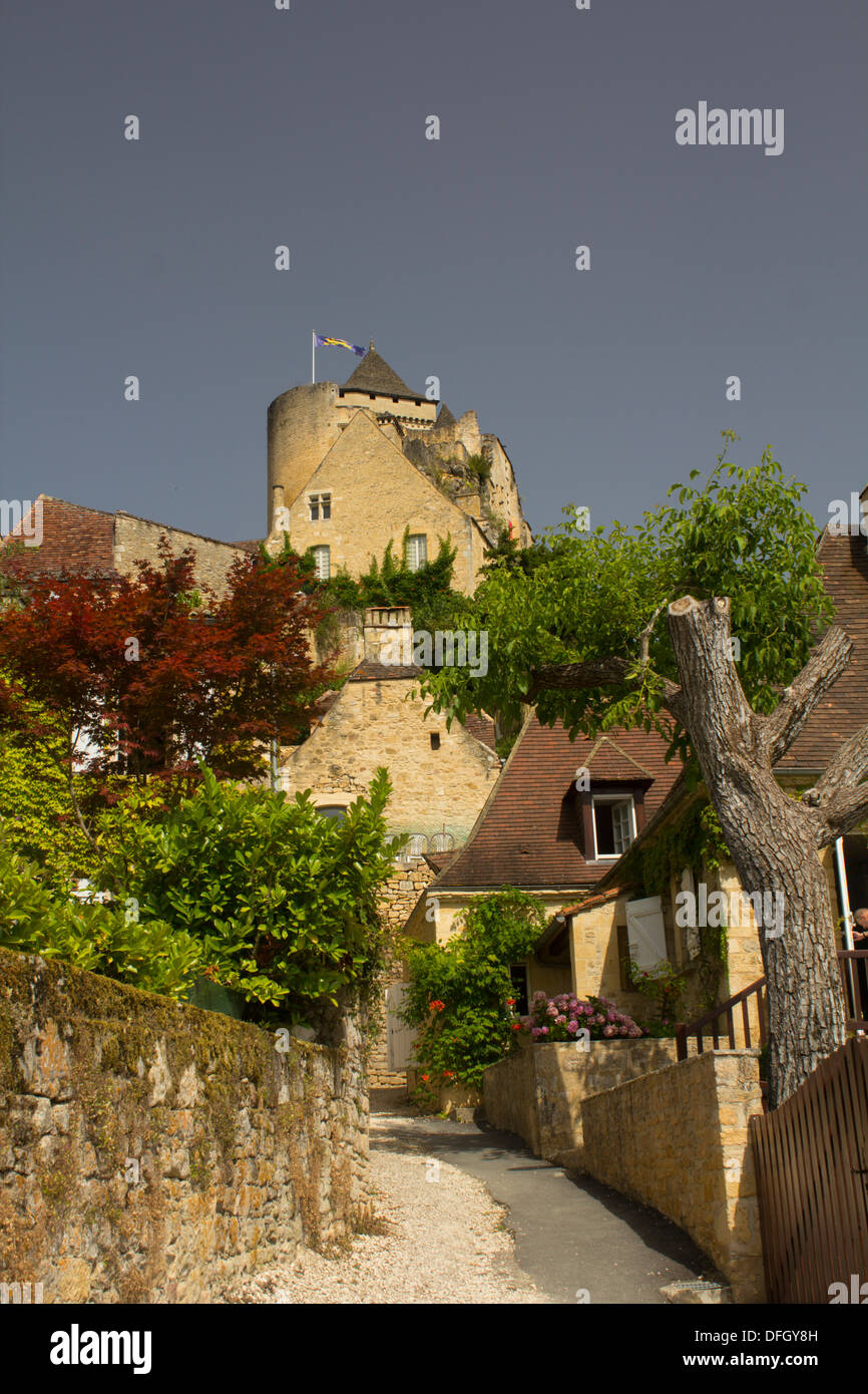 Château de Castelnaud, offiziell im Jahre 1966, als eine historische Stätte aufgeführt steht hoch über dem Tal der Dordogne. Stockfoto