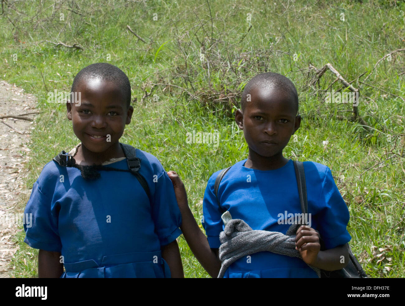 Ruandische Mädchen Studenten nach Hause nach der Schule in Kibuye durch Zentralafrika See Kivu Ruanda Stockfoto