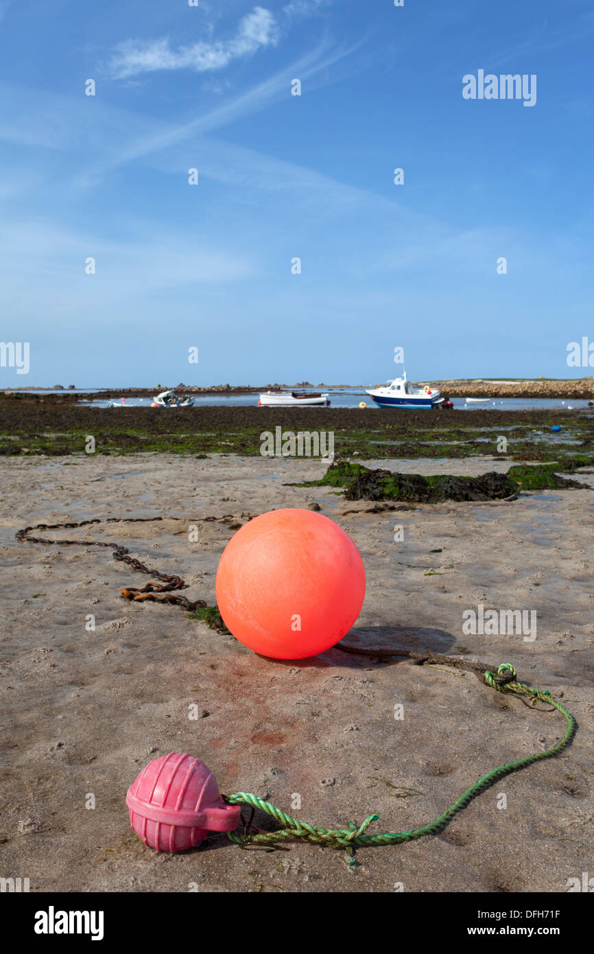 St Agnes Isles of Scilly Strand rote Boje auf Periglis Stockfoto