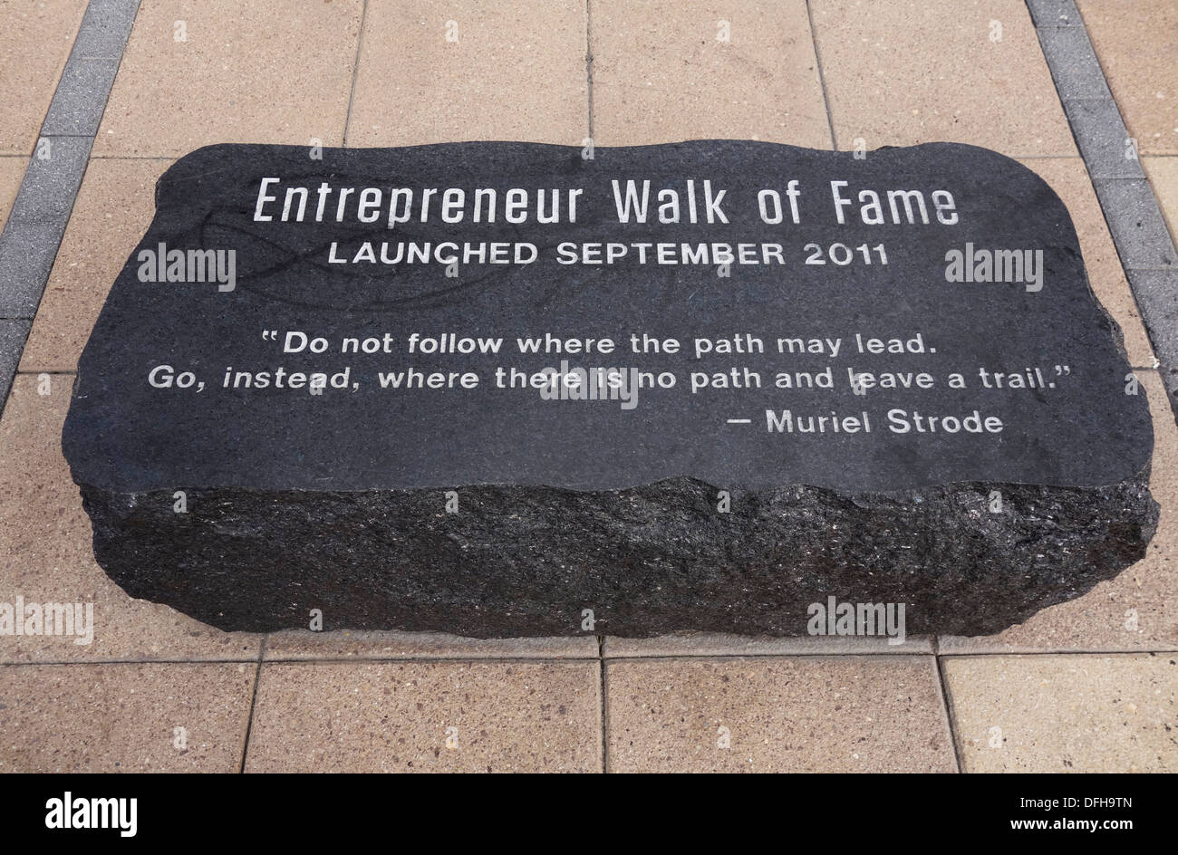 Unternehmer zu Fuß des Ruhmes in Cambridge MA Stockfoto