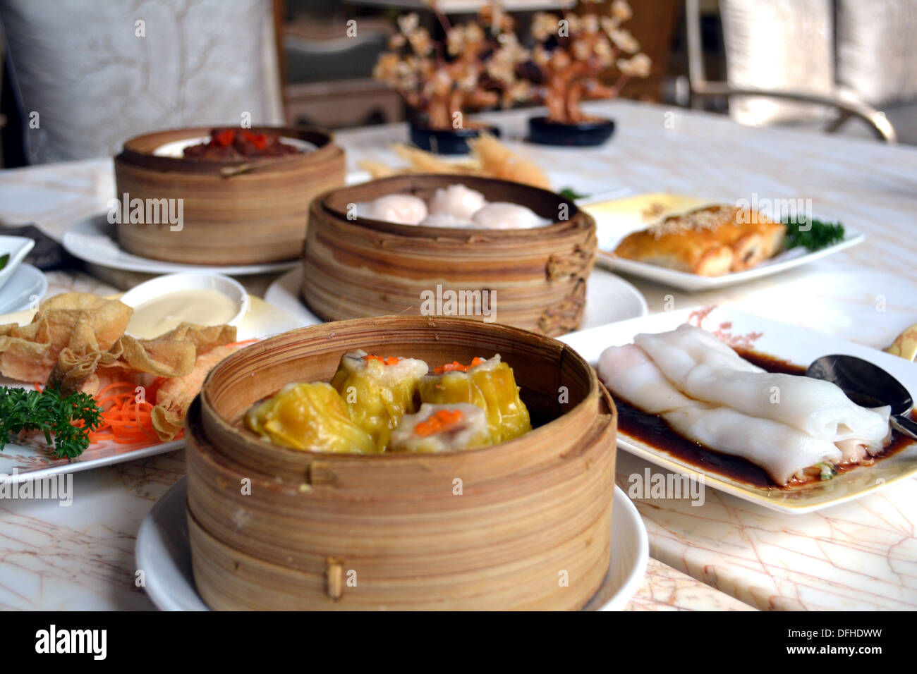 Chinesische Dim Sum (Tim Sum) in einem hochklassigen chinesischen Restaurant in einem Hotel. Stockfoto