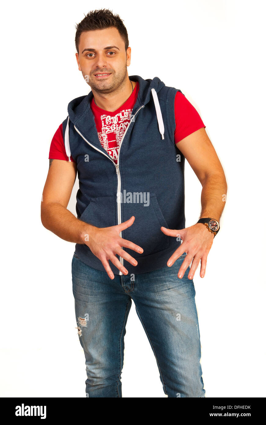 Glücklich Rapper Mann in Jeans gestikulieren isolierten auf weißen Hintergrund Stockfoto
