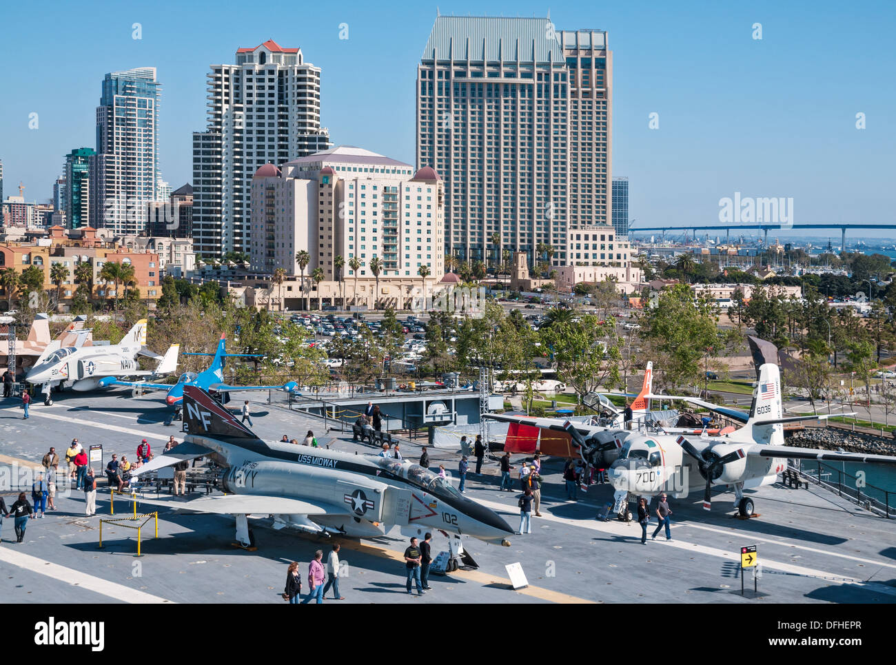 Kalifornien, San Diego, USS Midway Museum zeigen Flugzeuge auf dem Flugdeck Stockfoto