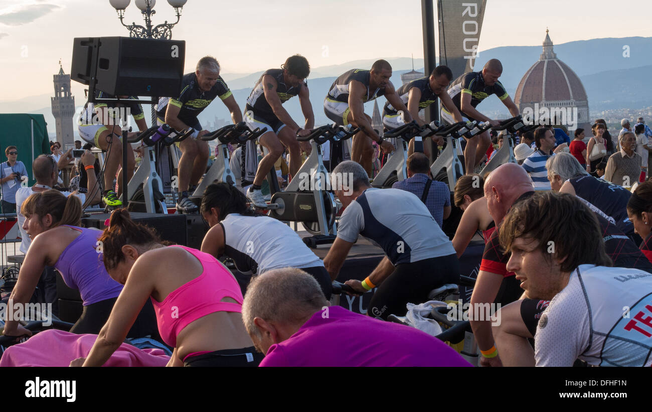 Spinning-Kurs am Piazzale Michelangelo, Florenz, Toskana, Italien Stockfoto