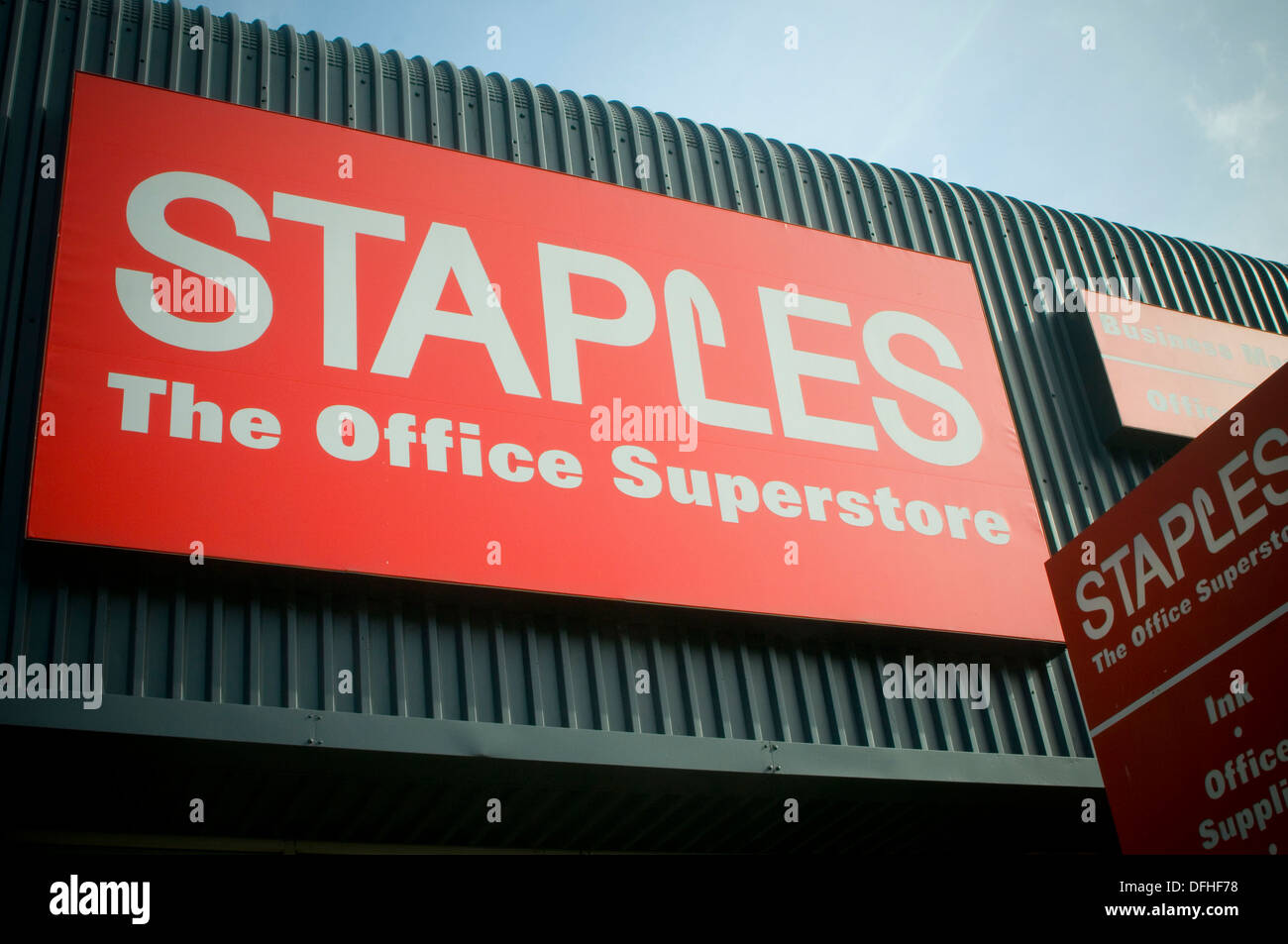 Staples Büro Lieferanten Superstore Superstore aus Stadt Shop Händler stationär Stockfoto