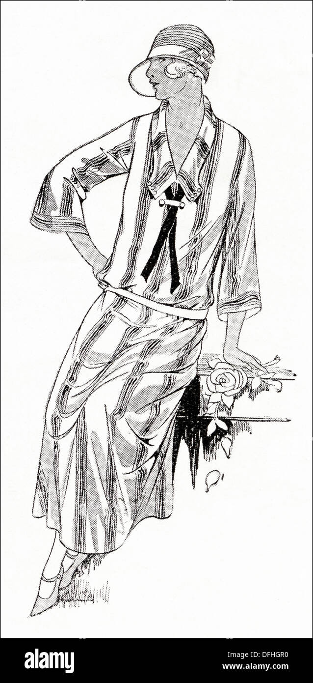Flapper-Mode der 1920er Jahre. Versandhandel Tennis Kleid in gestreiften waschen Seide mit schnellen Farbstoffe. Original Vintage Illustration aus einer Frauen Mode-Magazin ca. 1924 Stockfoto