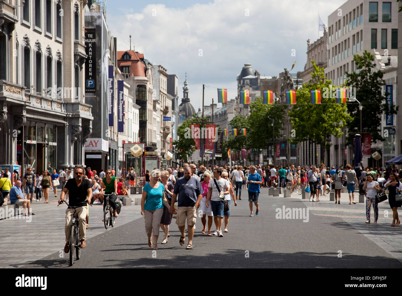Fußgängerzone und Einkaufsstraße Meir in Antwerpen, Belgien Stockfoto