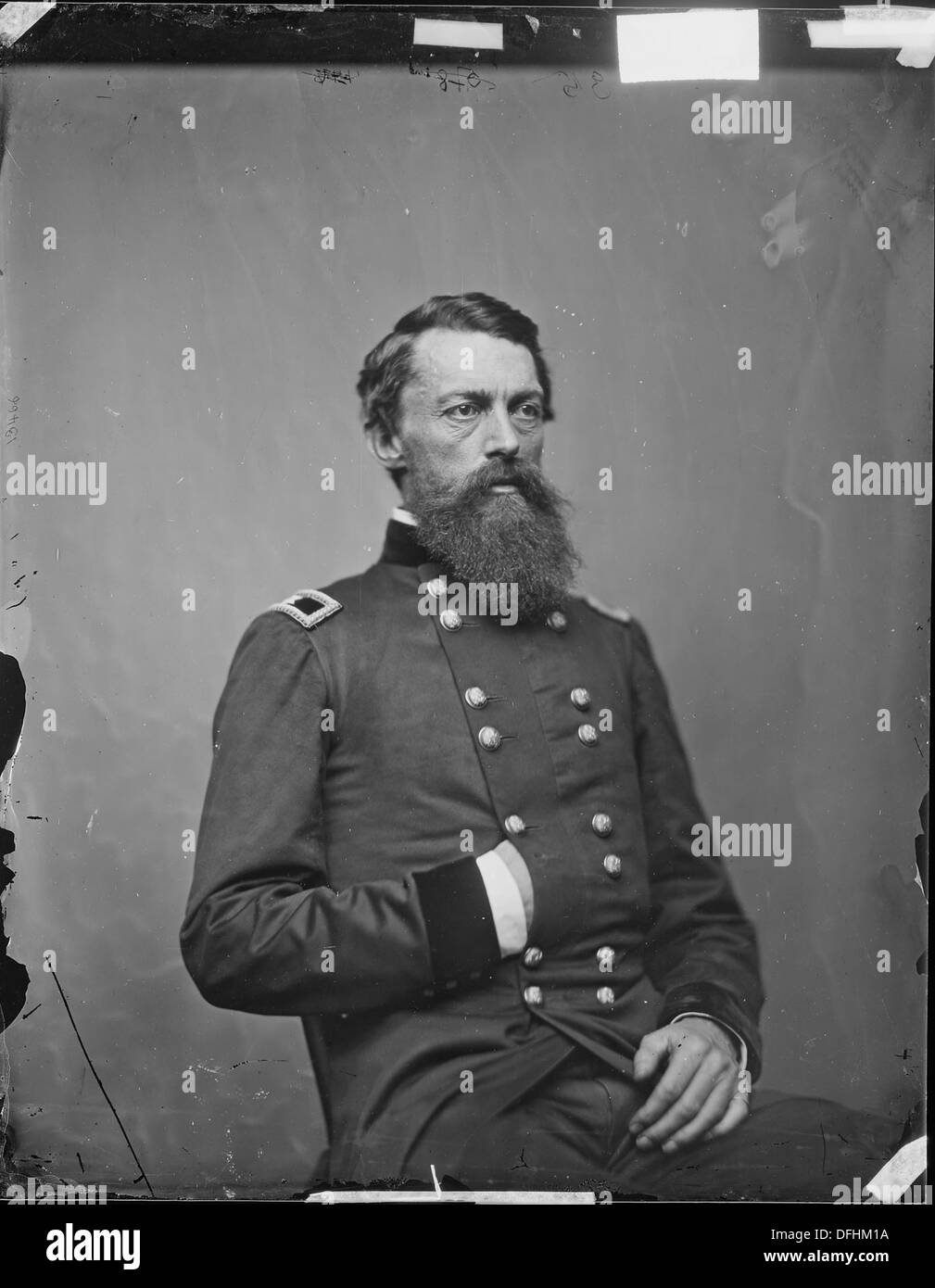 Dieses Foto zeigt General George Stoneman, einen Offizier der Union Army während des Amerikanischen Bürgerkriegs. Er spielte eine wichtige Rolle bei militärischen Feldzügen, insbesondere im westlichen Theater. Das Bild zeigt seine Führungsrolle während des Konflikts. Stockfoto