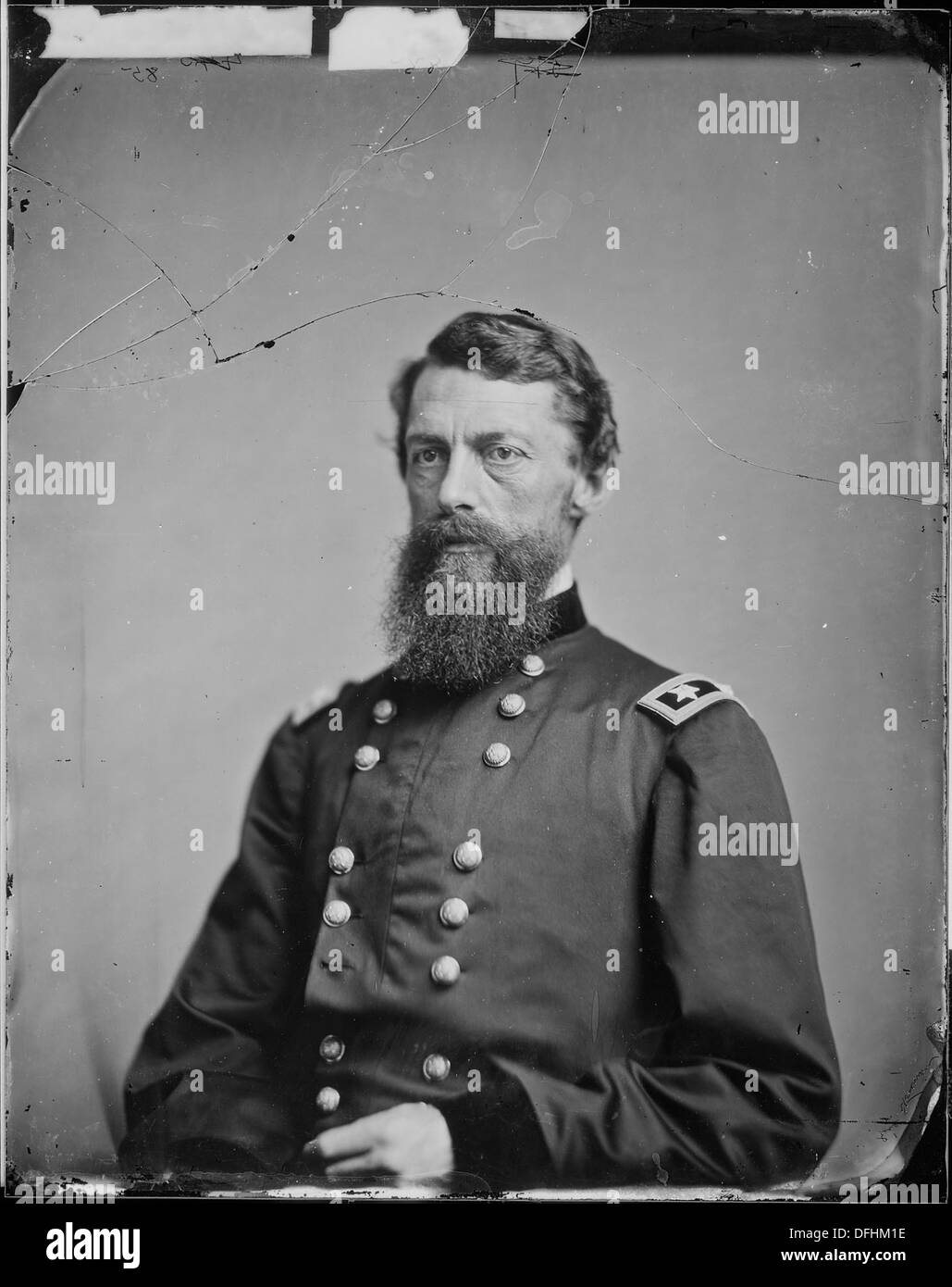 Ein formelles Porträt von General George Stoneman, einem Offizier der Union Army während des Amerikanischen Bürgerkriegs. Das Bild spiegelt seine militärische Rolle und Führung im Krieg wider. Stockfoto
