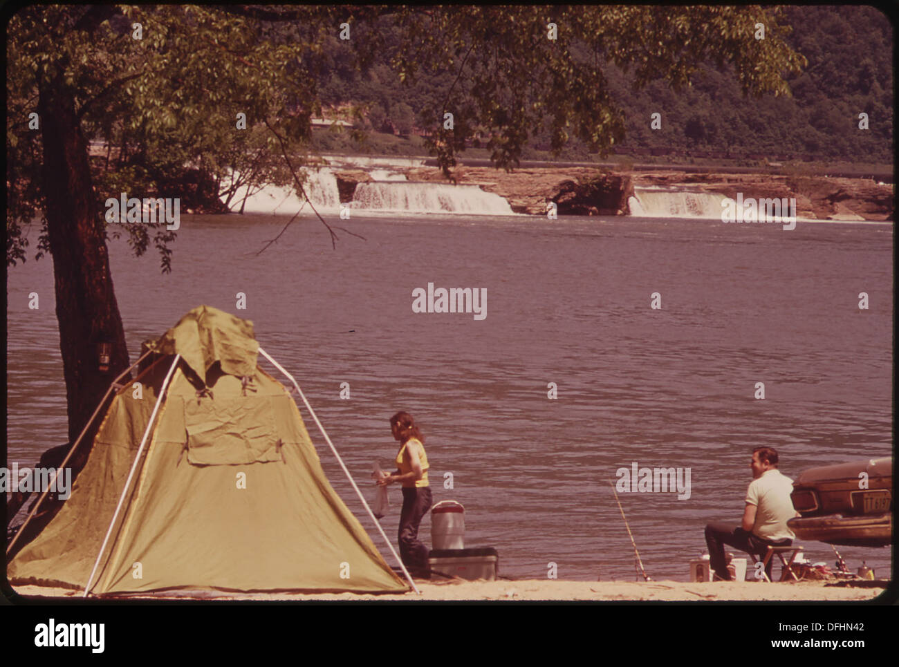 GLEN FERRIS, AUF DEM KANAWHA RIVER NAHE GAULEY BRIDGE, IST EIN BELIEBTER ORT FÜR CAMPING UND ANGELN 550977 Stockfoto