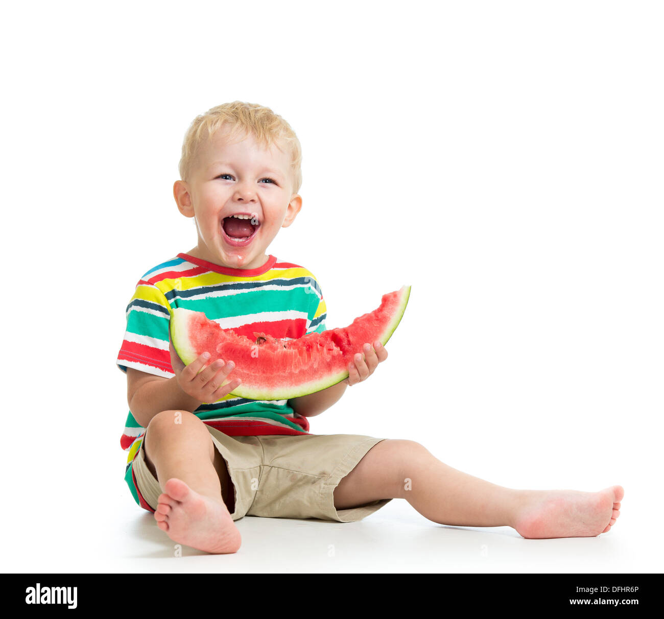 Kid Boy Essen Wassermelone isoliert auf weiss Stockfoto
