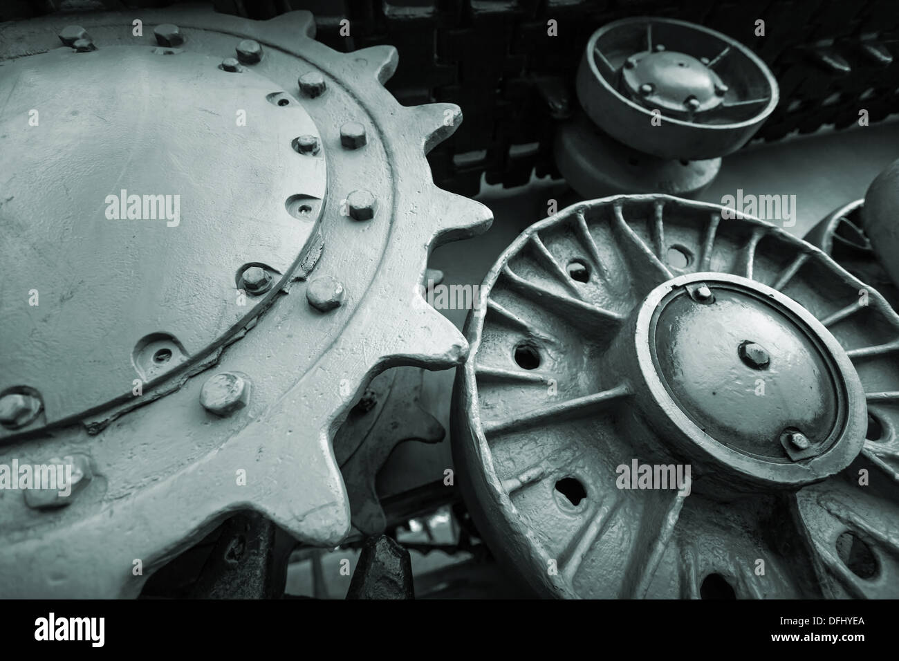 Schwerindustrie engineering Fotohintergrund mit dunklen grünen Traktor Zahnräder Stockfoto