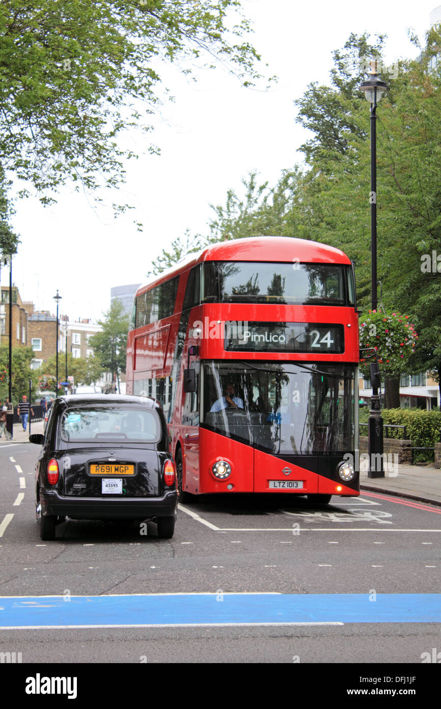 Die Zahl 24 neue Routemaster Bus nach Pimlico in Westminster, London England gesehen Stockfoto