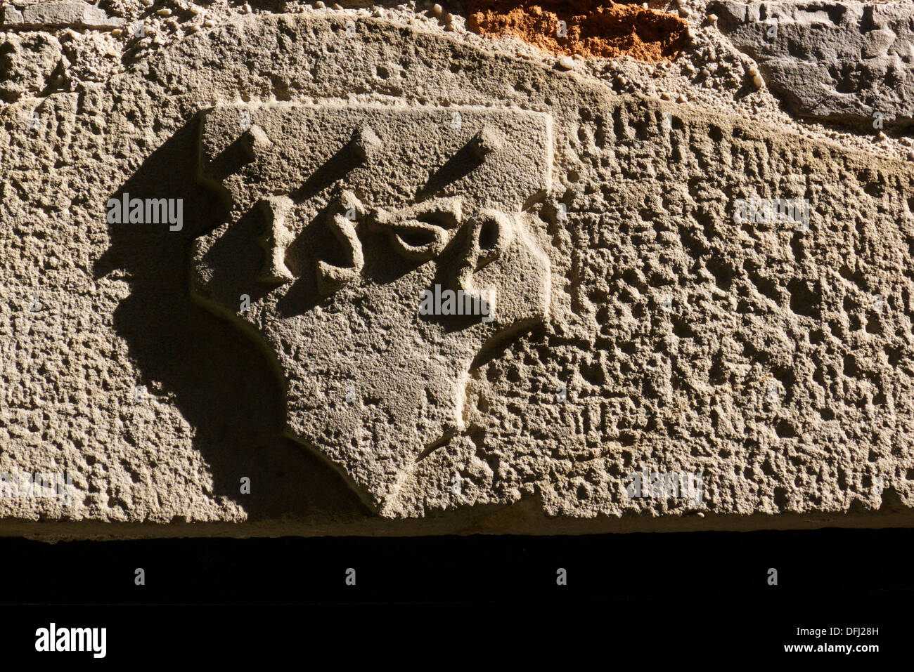 Nahaufnahme von Datum, gemeißelt in Stein auf historische Gebäude, Cordes-Sur-Ciel, Frankreich Stockfoto