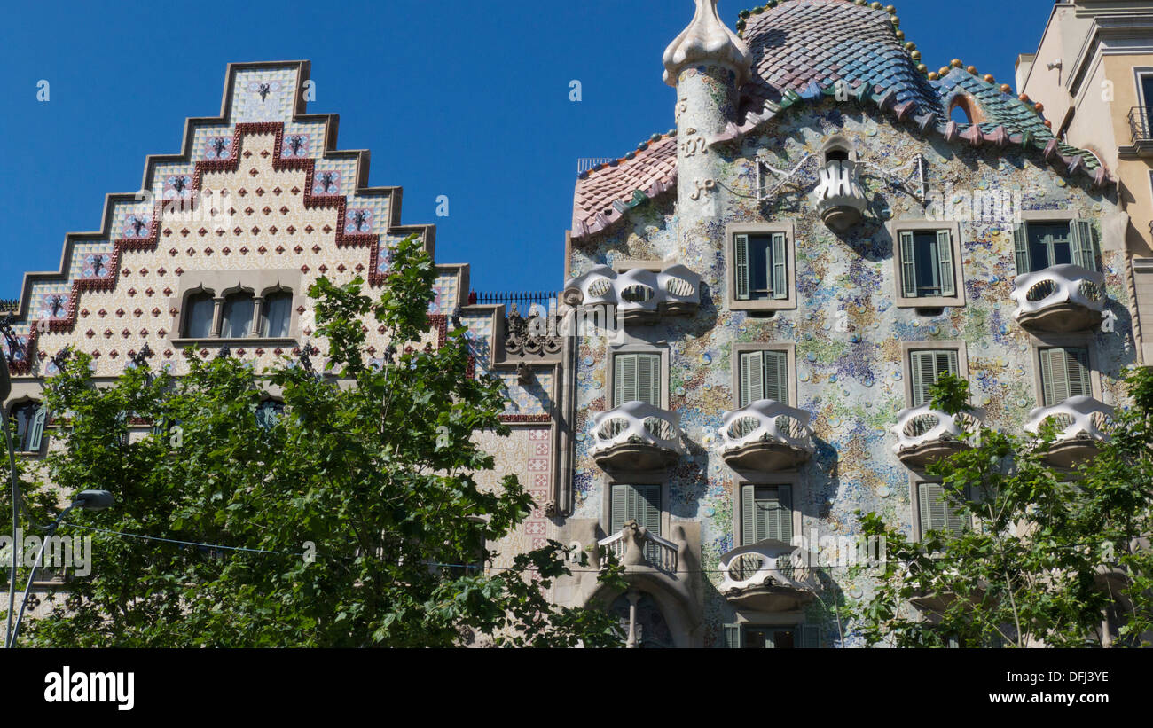 Niedrigen Winkel Blick auf Casa Batlló Fassade, Gaudi Gebäude in Barcelona, Spanien Stockfoto