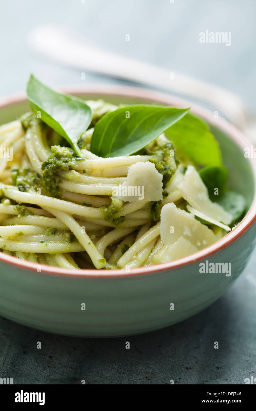 Pasta mit pesto Stockfoto