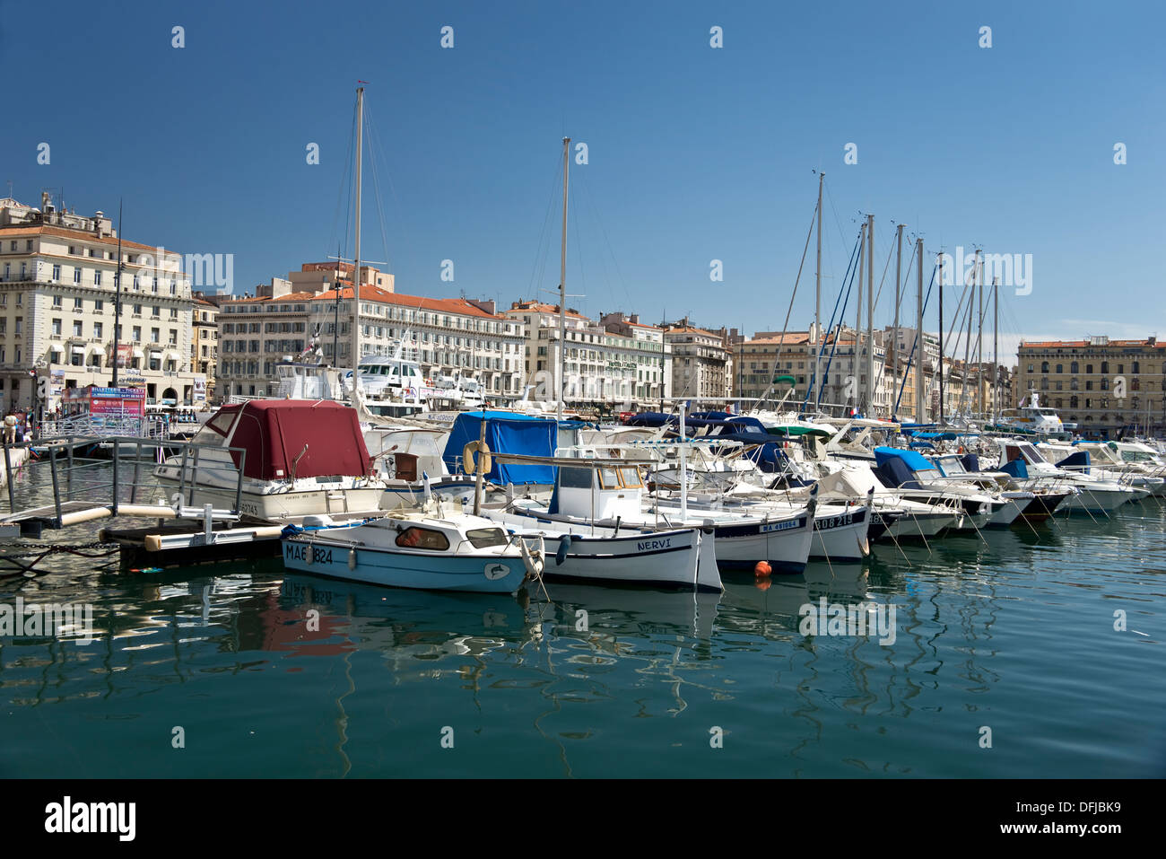 Segelschiffe in den alten Hafen von Marseille, Bouches-du-Rhône, Frankreich Stockfoto