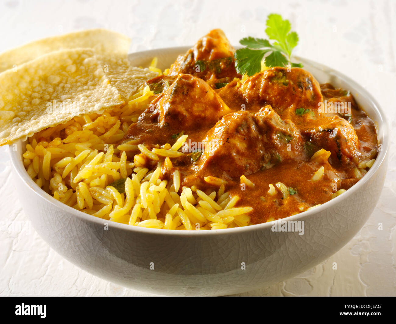 Chicken Makhani, Pilau Reis & Popodoms. Alamgir traditionelle curry Stockfoto