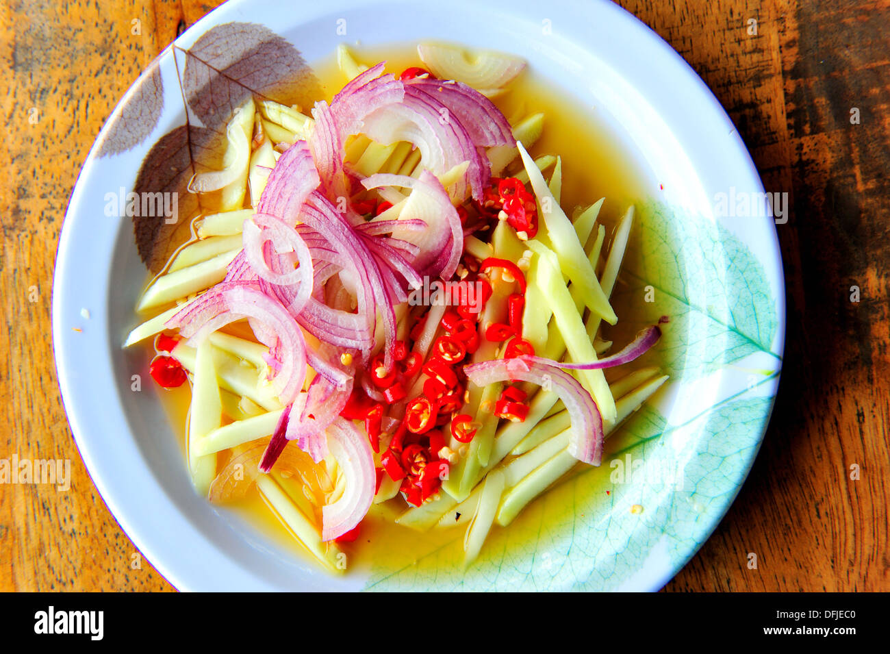 Geschmack von Thailand - Thai Gewürz Gericht - Zwiebel, Chili, unausgereifte Mangopflaume Stockfoto