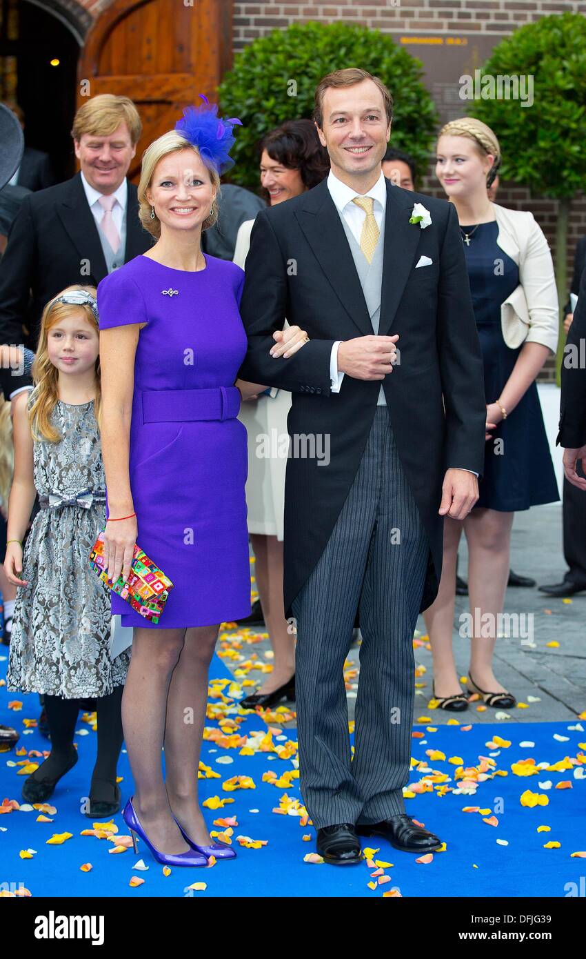 Niederländische Prinzessin Maria-Carolina von Bourbon de Parme und ihr Ehemann Albert Brenninkmeijer besuchen die Hochzeit von Prinz Jaime de Bourbon de Parma mit Viktória Cservenyák in der Kirche Onze Lieve Vrouwe zehn Hemelopneming in Apeldoorn, 5. Oktober 2013. Foto: RPE / Albert Philip van der Werf Stockfoto