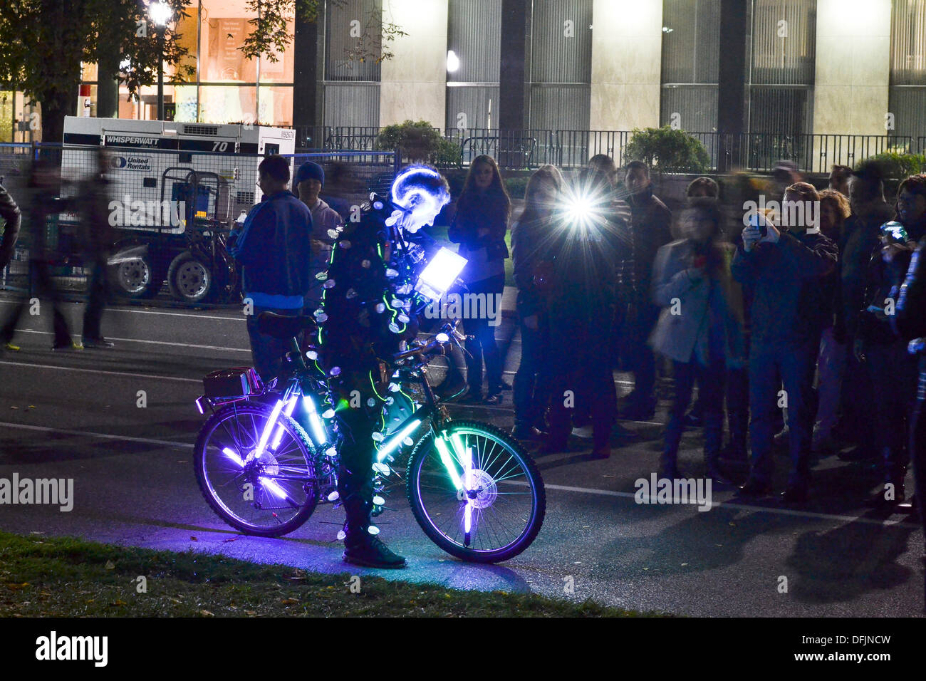 Toronto, Kanada. 5. Oktober 2013. Paris inspiriert Festival "Nuit Blanche" leuchtet Torontos Nacht Credit: Nisarg Fotografie/Alamy Live News Stockfoto