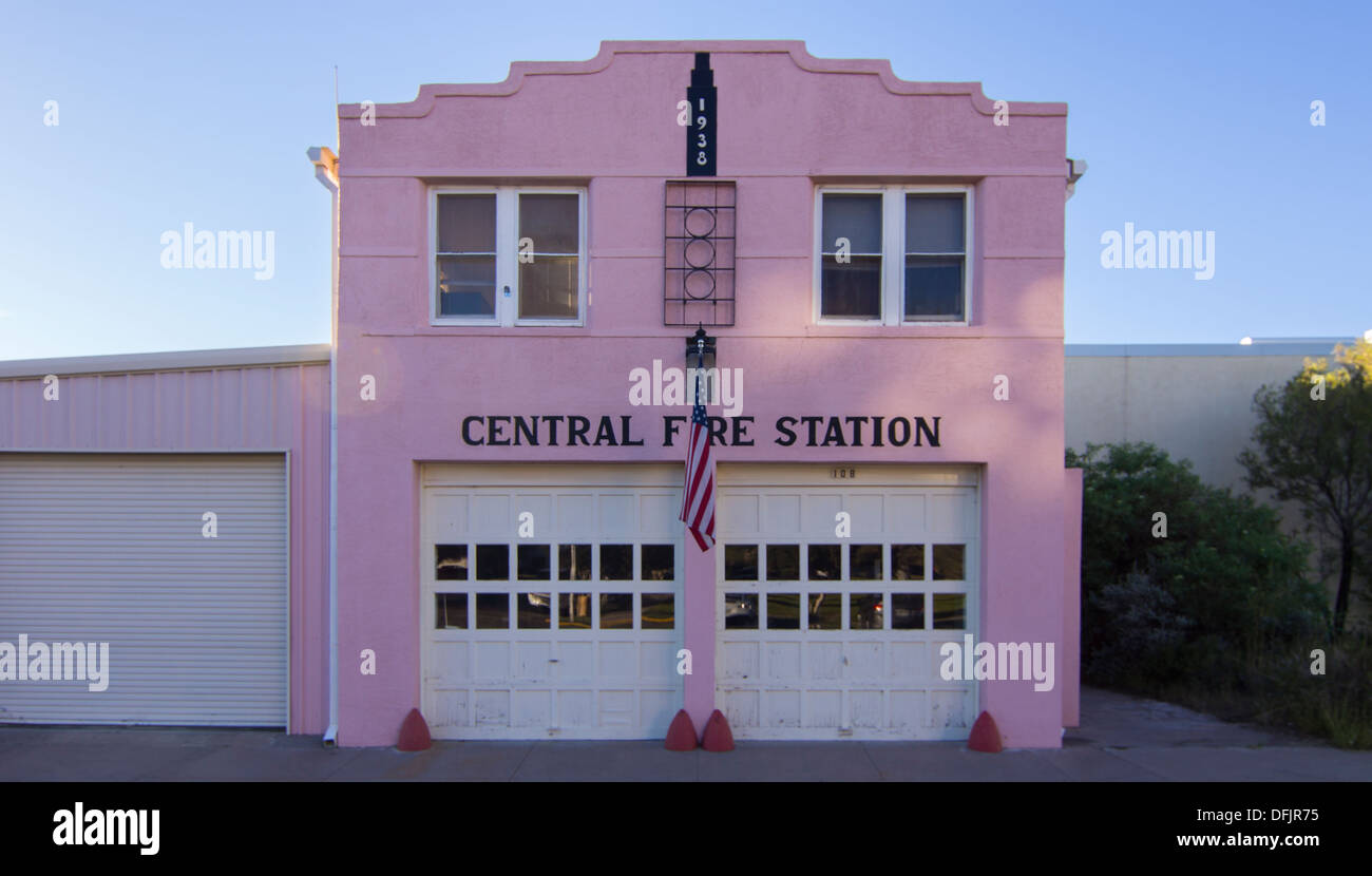 Feuer-Bahnhof in der Innenstadt von Marfa, eine kleine Stadt in West-Texas, Heimat der Donald Judds Foundation. Stockfoto