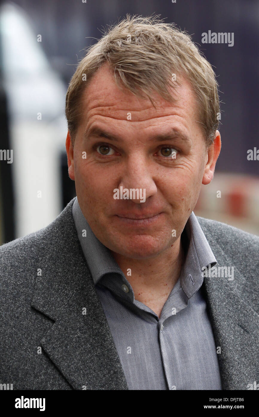 Brendan Rodgers Manager von Premier League Club Liverpool kommt mit seinem Sohn Brighton und Hove Albion Football-Spieler Anton Rod Stockfoto