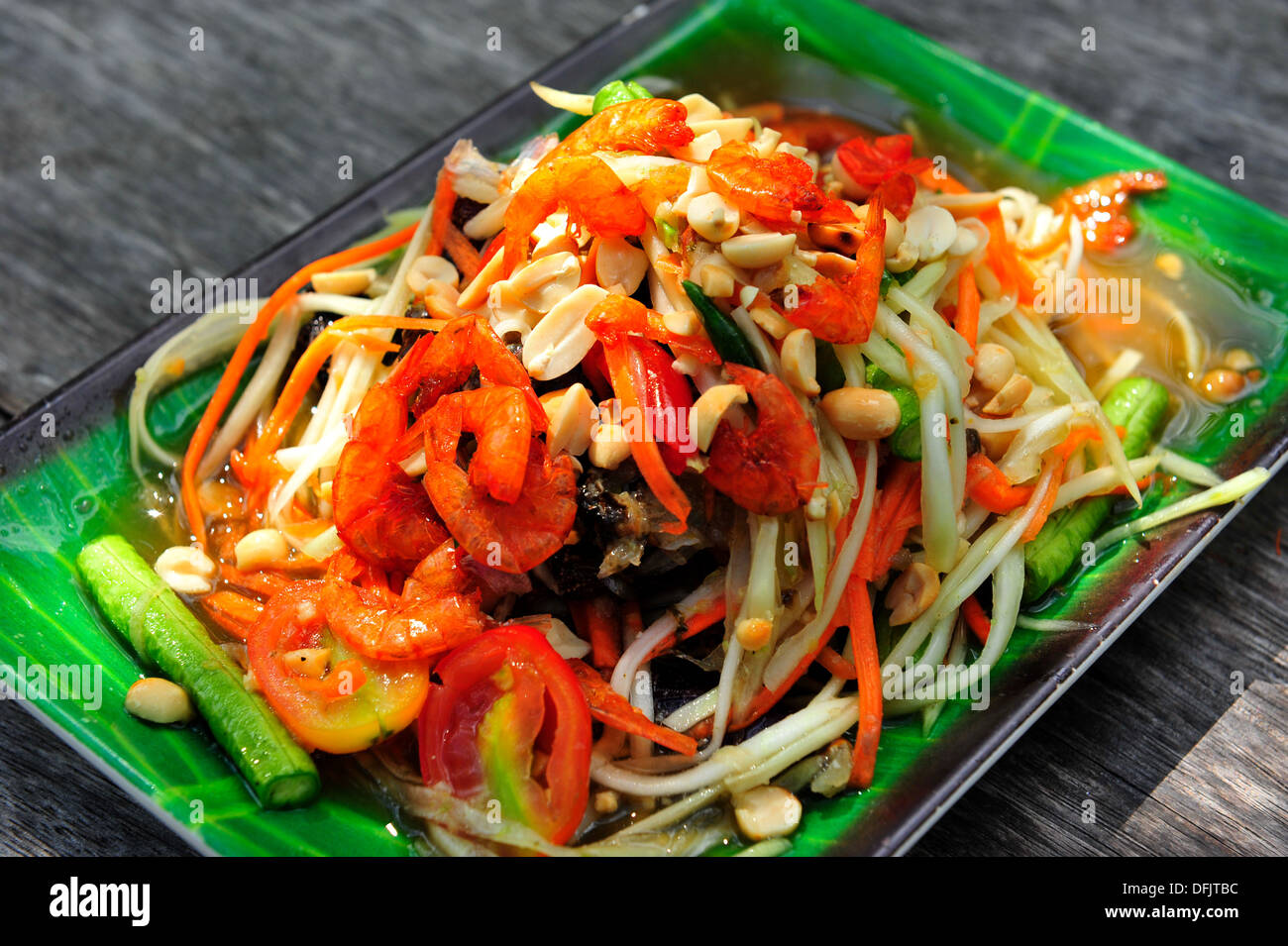 Geschmack von Thailand - alle Zeit Thai Lieblings-Salat - Somtam (würzige grüne Papaya-Salat) Stockfoto