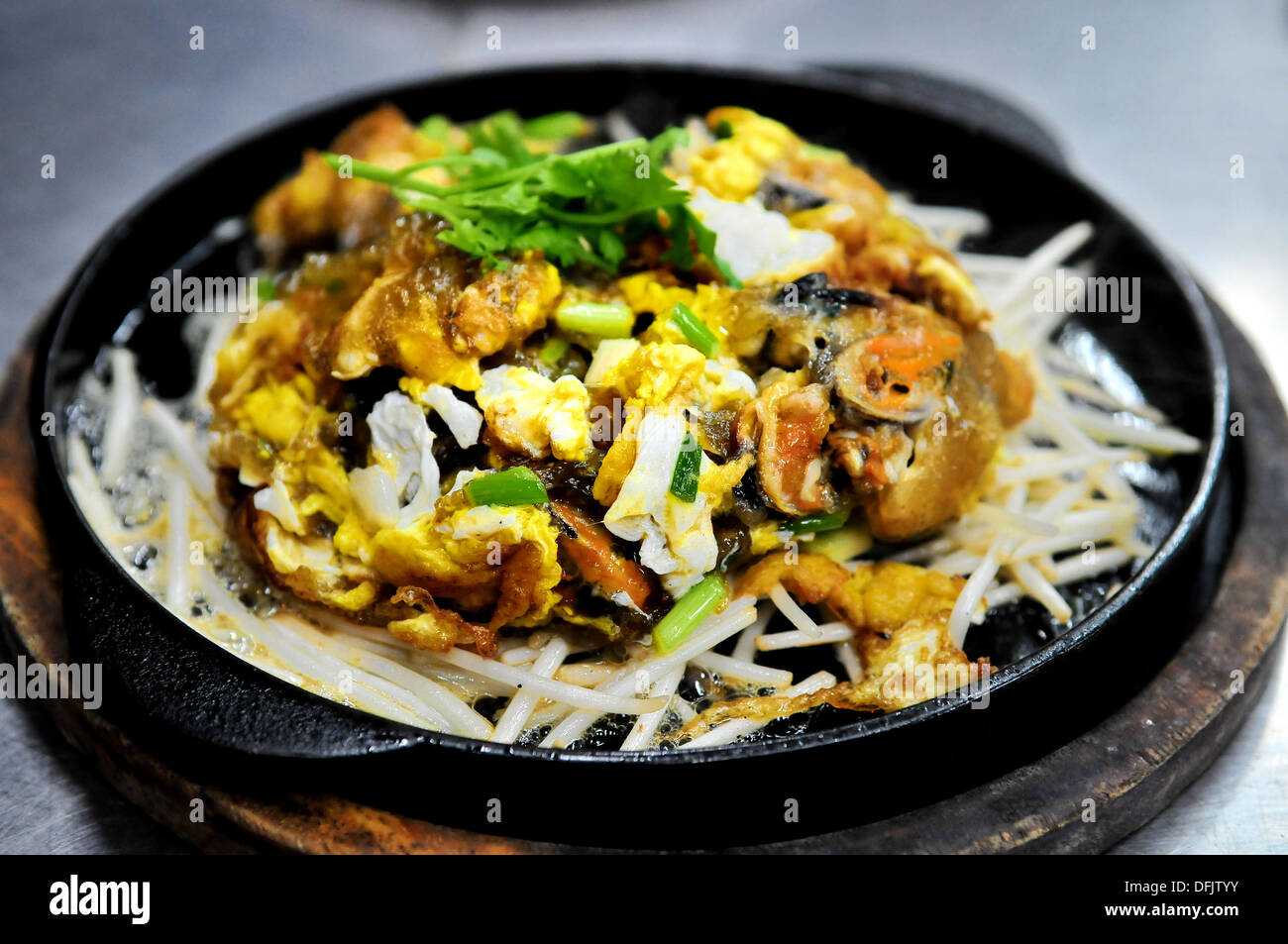 Taste of Thailand - Thai Oyster Omelette (Hoi Tod) Stockfoto