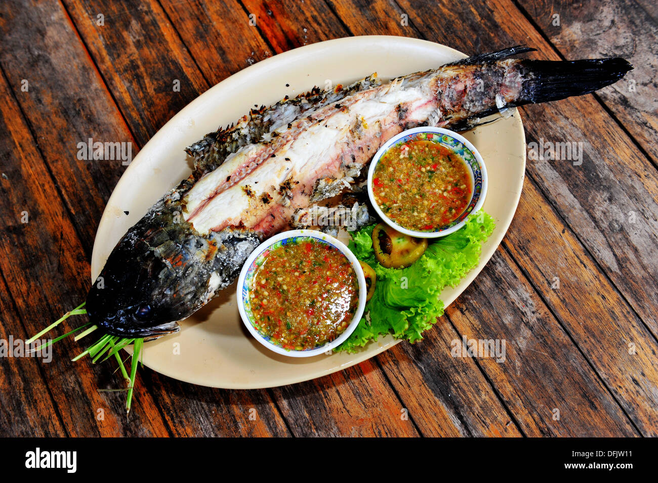 Geschmack von Thailand - gegrillter Schlangenkopf Fisch mit Thai Pfeffersauce Stockfoto
