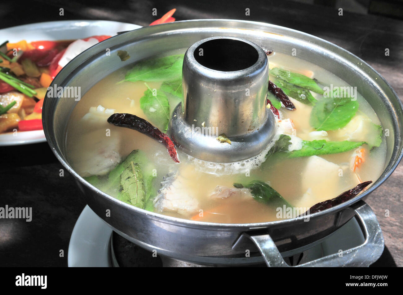 Taste of Thailand - würzigen Thai Meeresfrüchtesuppe (Tom Yum Talay) Stockfoto