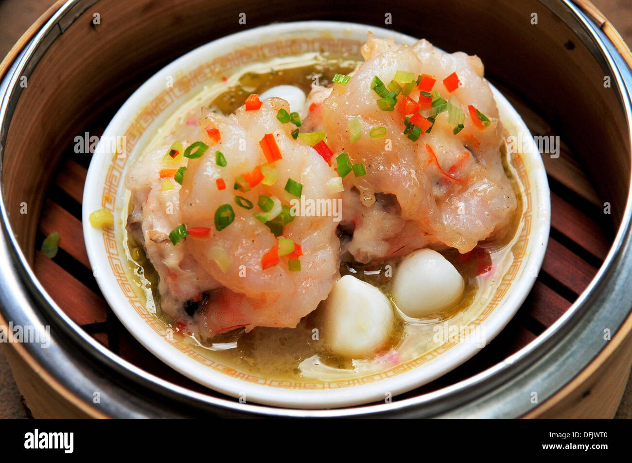 Geschmack von Thailand - Dim Sum in Runde Bambuskorb Dampf Stockfoto