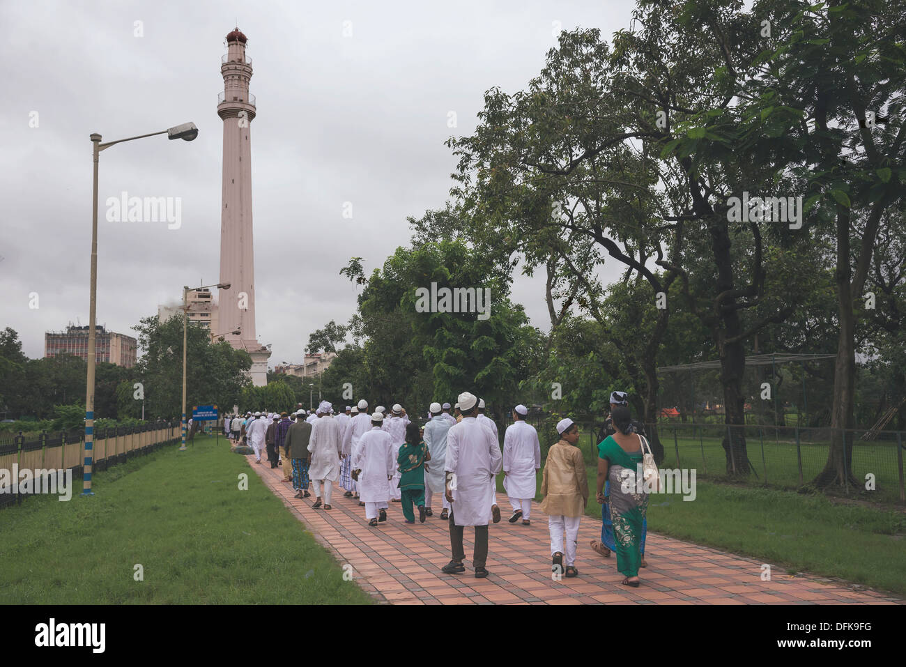 Devout, Muslime, Umzug, in Prozession, Octoolorney, Denkmal-Shahid, Minar. Stockfoto
