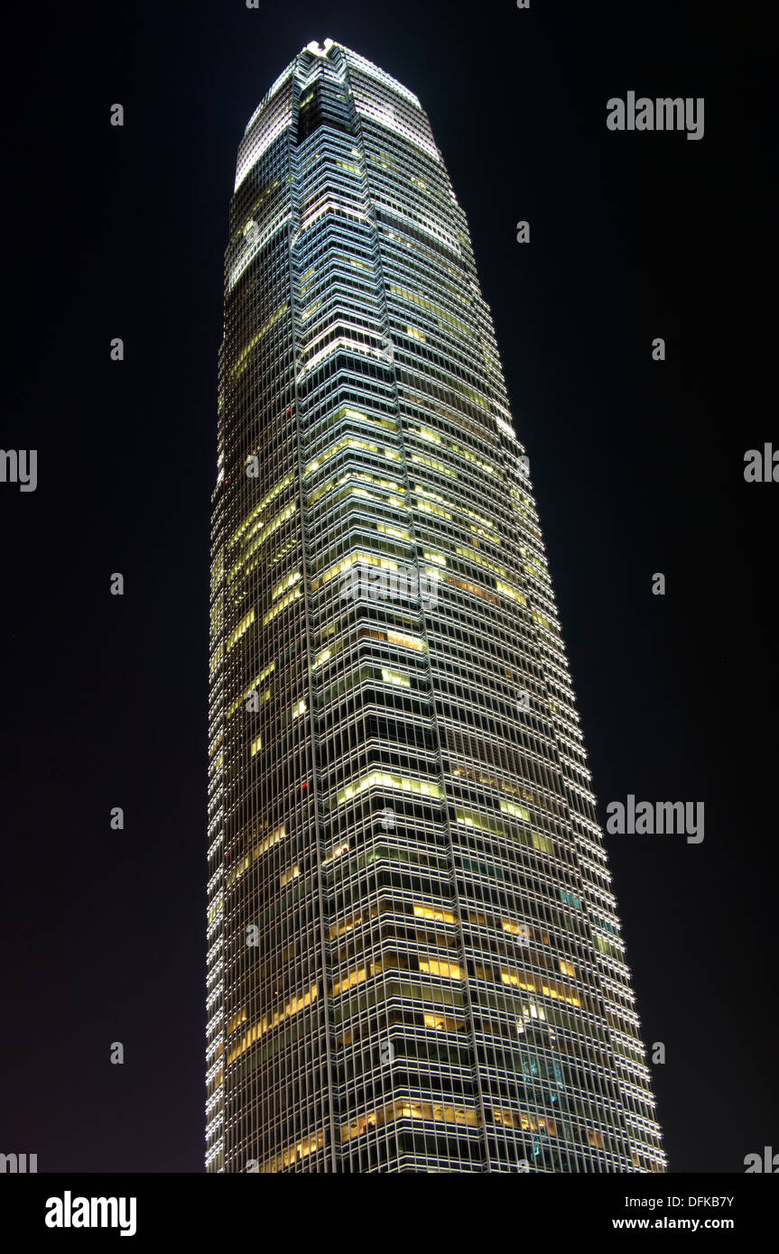 Nacht Schuss des Wolkenkratzers zwei International Finance 2IFC, Central District, Hong Kong Stockfoto