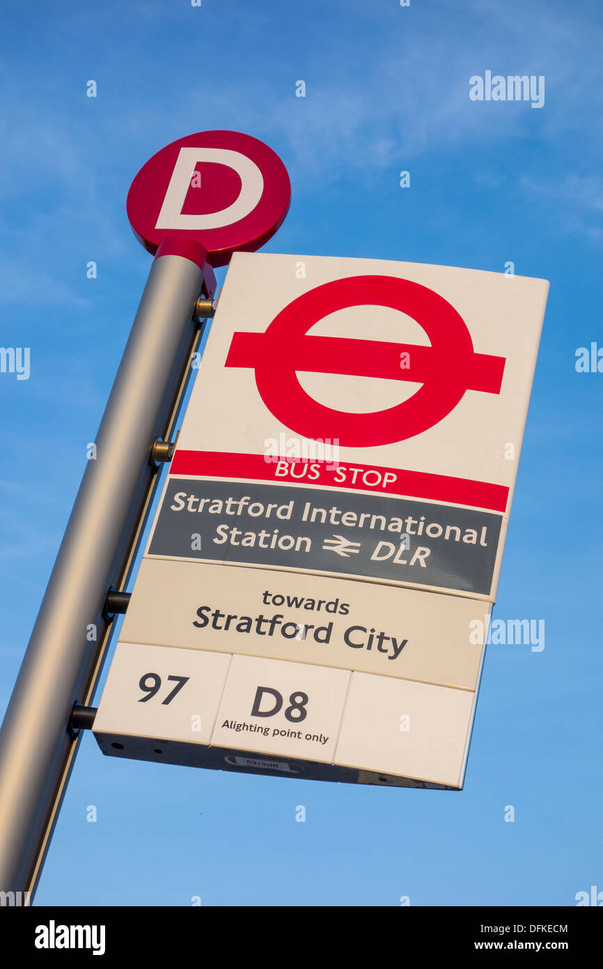 Bus-Haltestelle Stratford internationale Station DLR London Transport Stockfoto