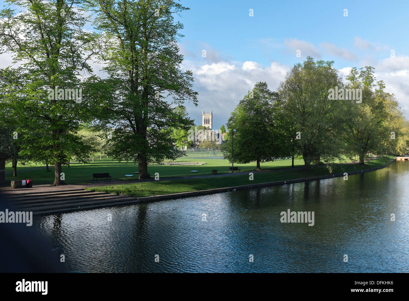 Blick vom Fluss Cam über Jesus grün, Str. Johns Hochschule, Cambridge UK Stockfoto