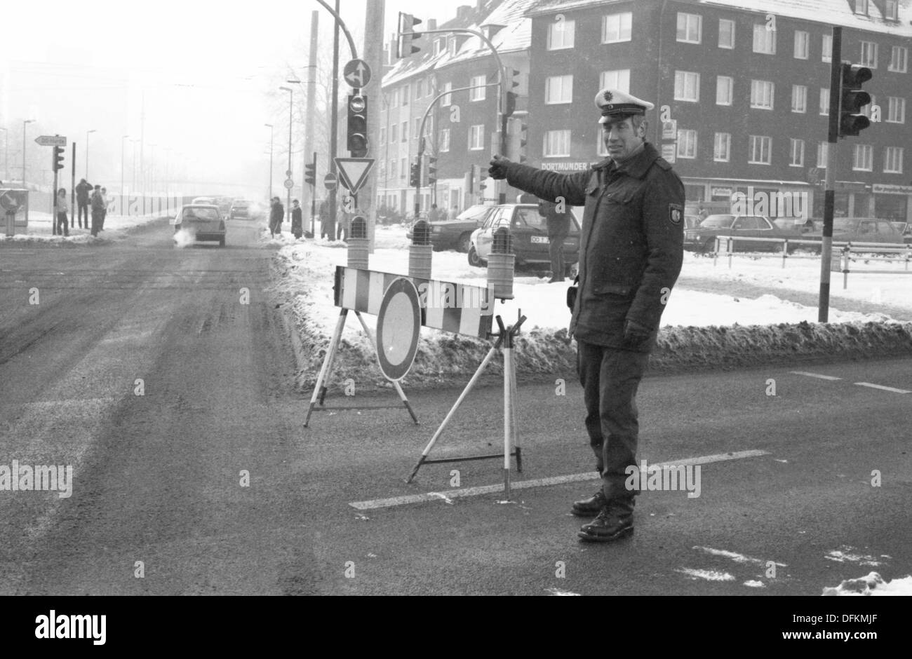 Die ersten Smog Alarm im Bereich der Städte Essen und Dortmund wurden vollständig blockiert in der Innenstadt für den Verkehr vor etwa 28 Jahren | Stockfoto