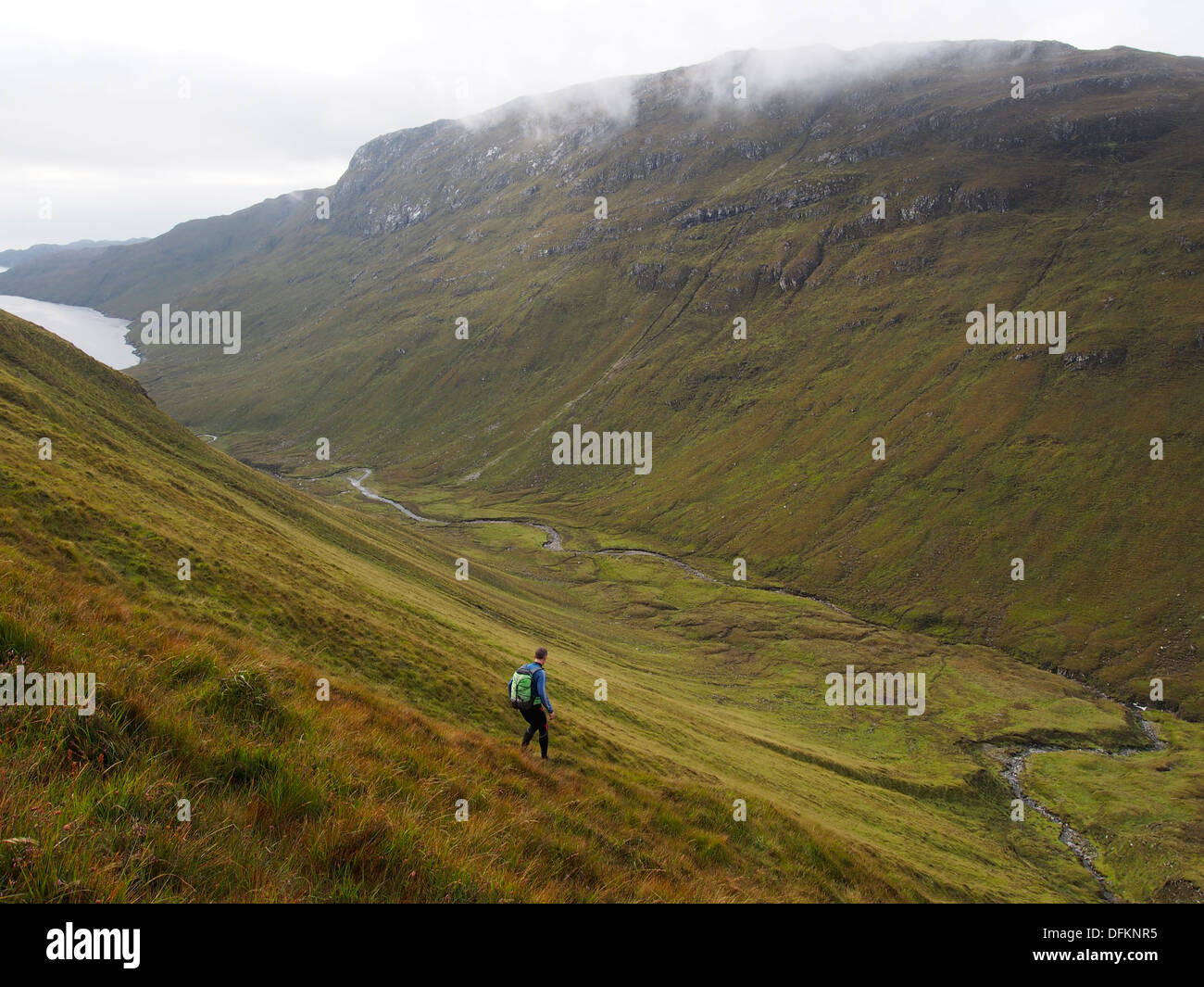 Abstieg in Abhainn Gleann Claidh, Pairc, Harris, Schottland Stockfoto