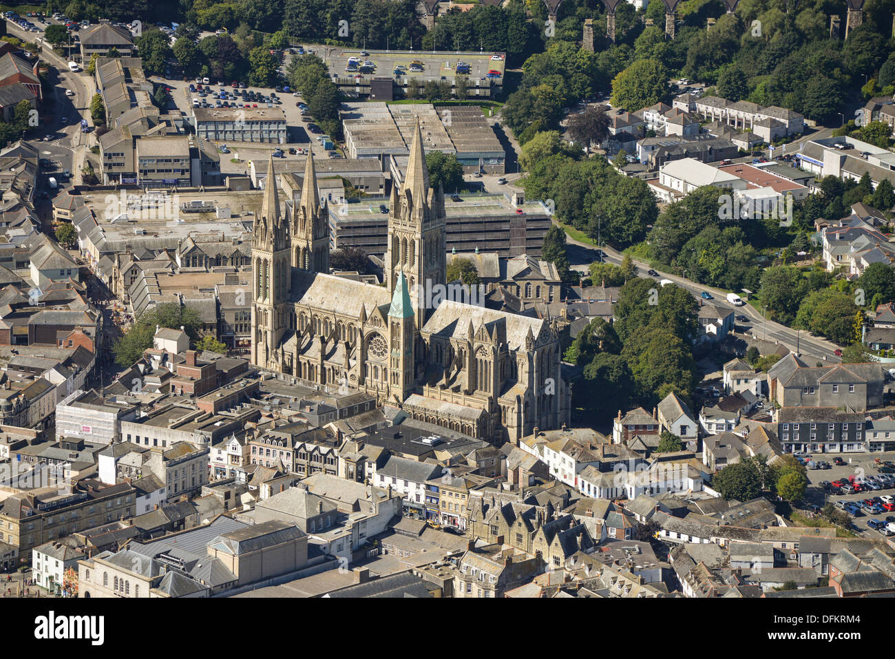 Luftaufnahme der Stadt Truro und Truro Cathedral Stockfoto