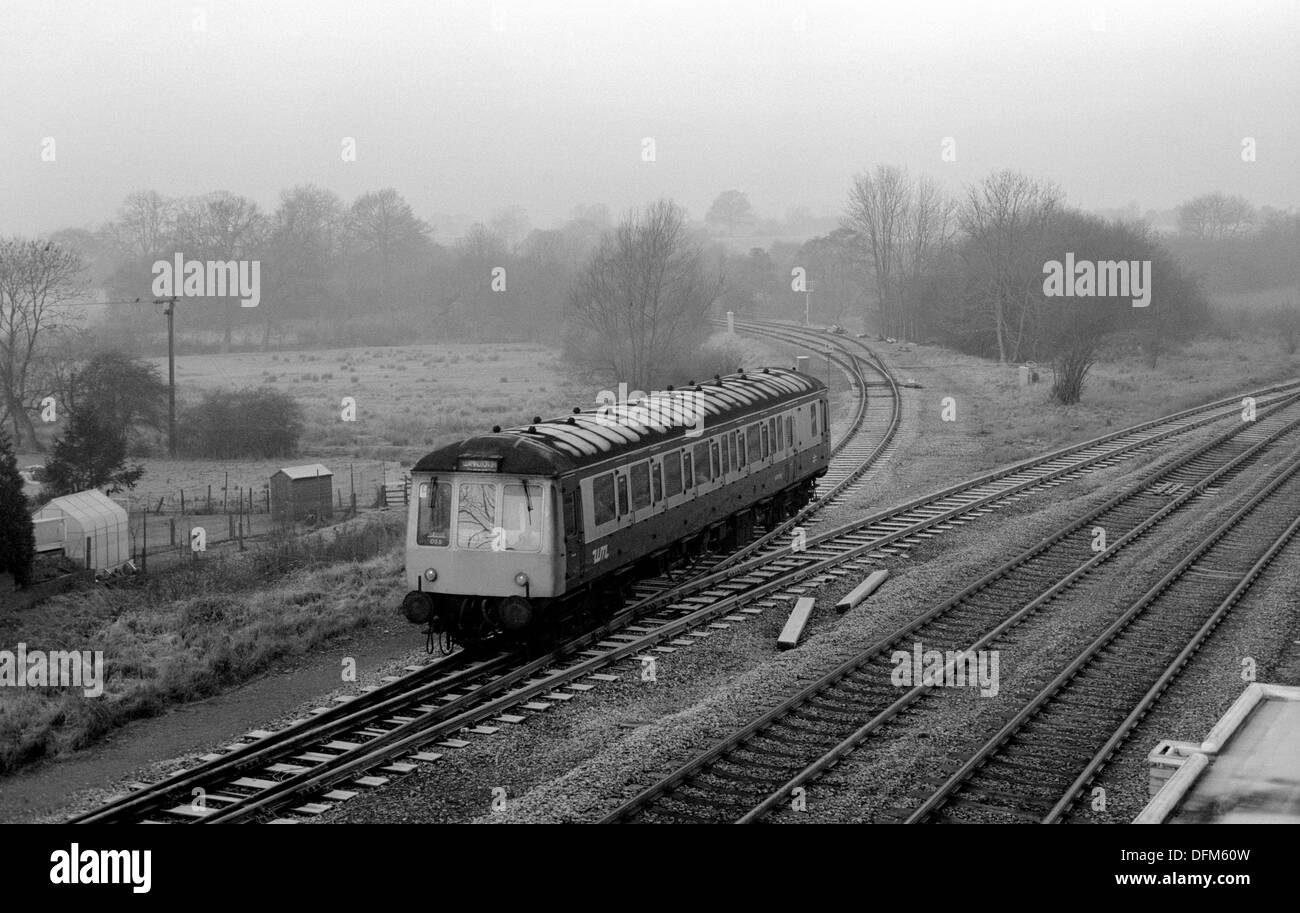 Single-Auto Diesel-Zug bei Hatton, Warwickshire, Großbritannien 1987 Stockfoto
