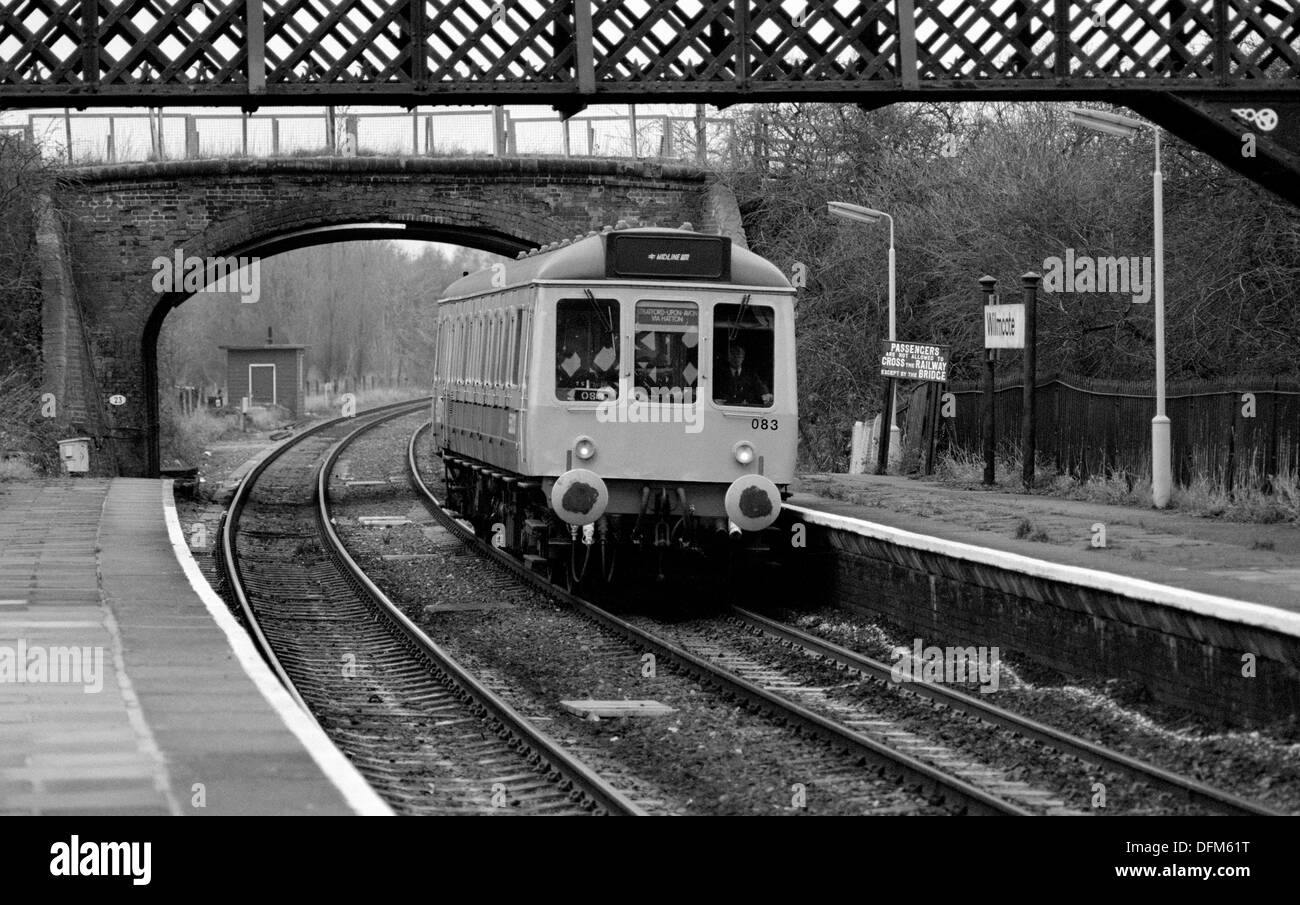 Single-Auto Diesel Einheit Nr. 55033 Haltestelle Wilmcote, Warwickshire, UK 1986 Stockfoto