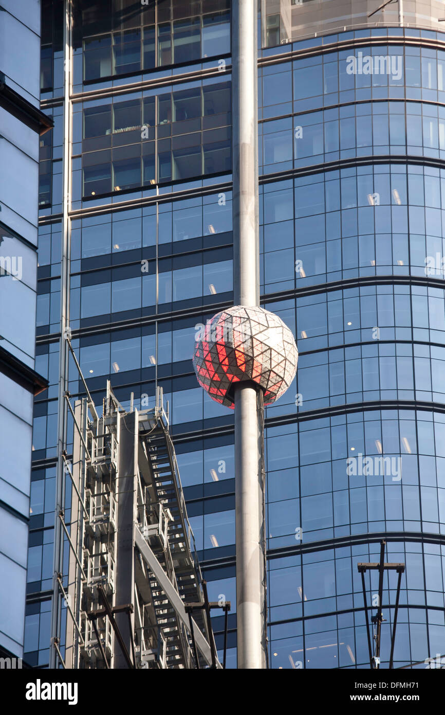 Wolkenkratzer und Silvester Ball, Times Square, New York Stockfotografie -  Alamy
