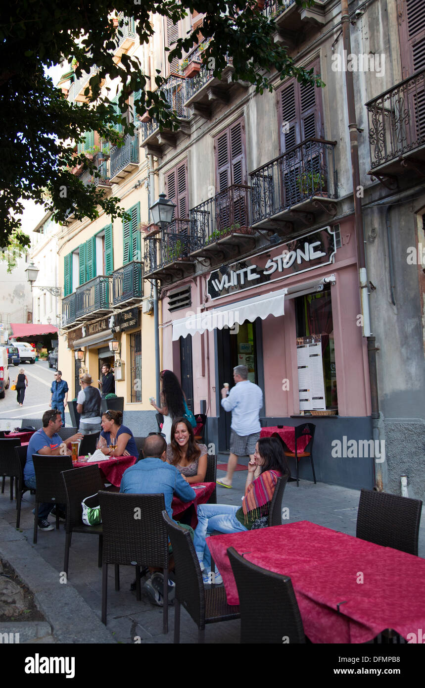 Cafés auf der Piazza Yenne in Cagliari auf Sardinien Stockfoto