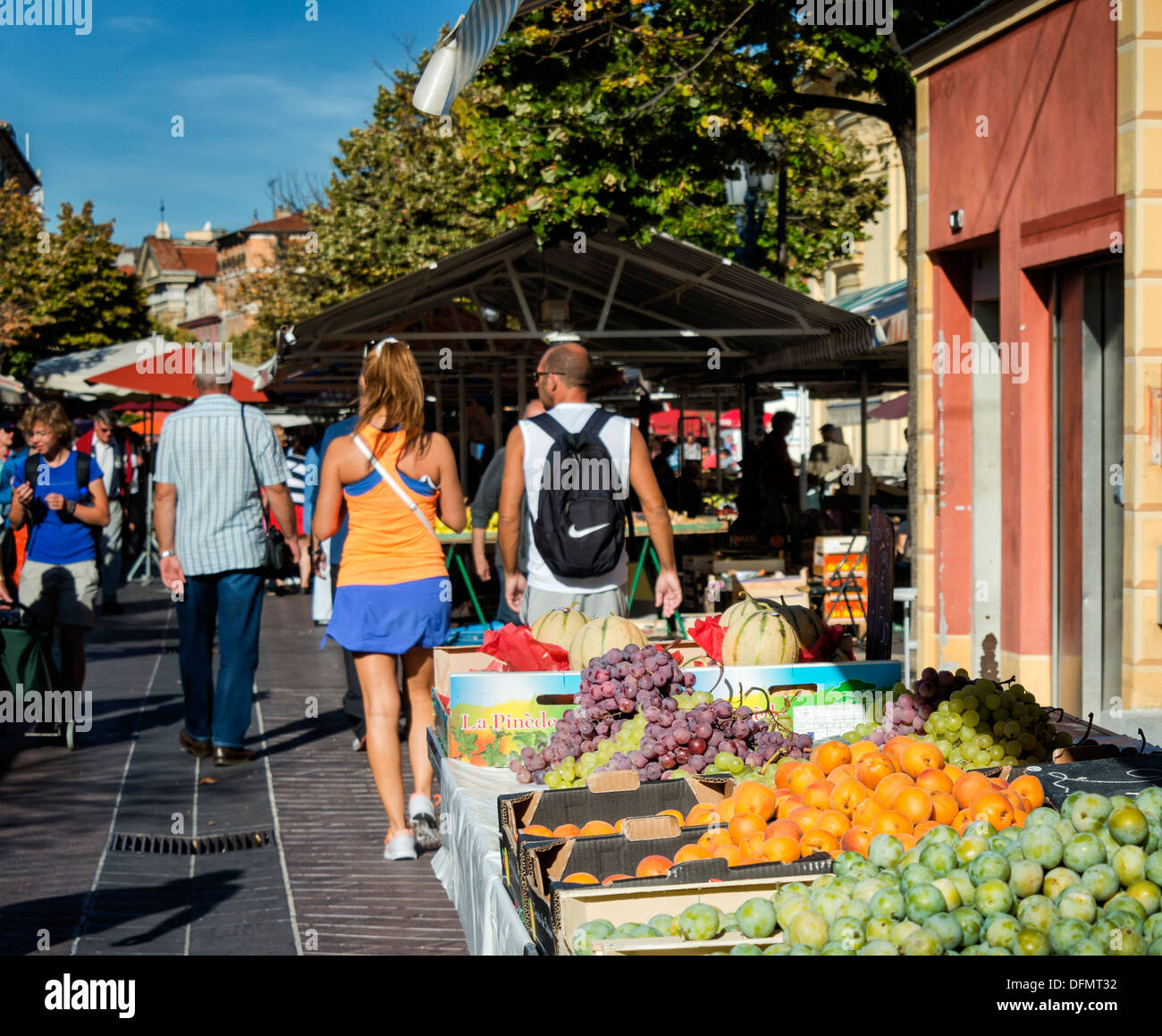 Obst zum Verkauf in Blumenmarkt Cours Saleya in Nizza Stockfoto